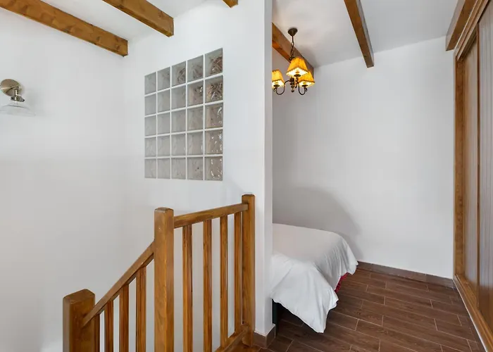 Amelia House * Roque Negro