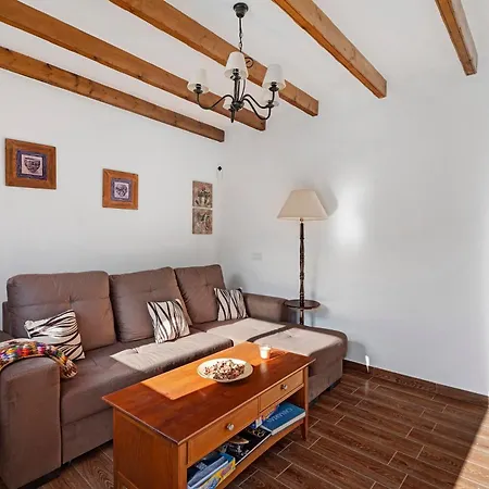Amelia House Roque Negro