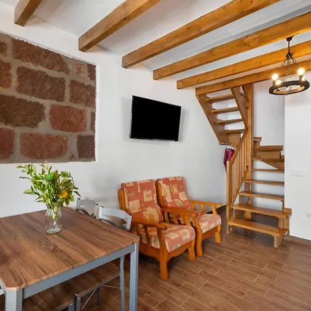 Amelia House *