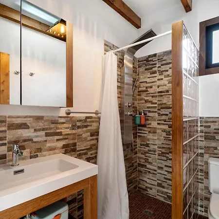 Amelia House * Roque Negro