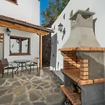 Amelia House Roque Negro